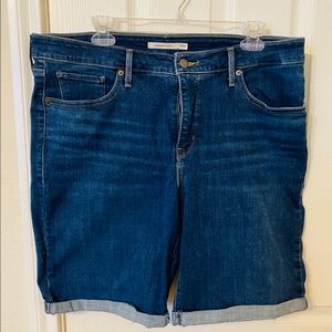 Levi’s Bermuda Jean Shorts Size 18W
